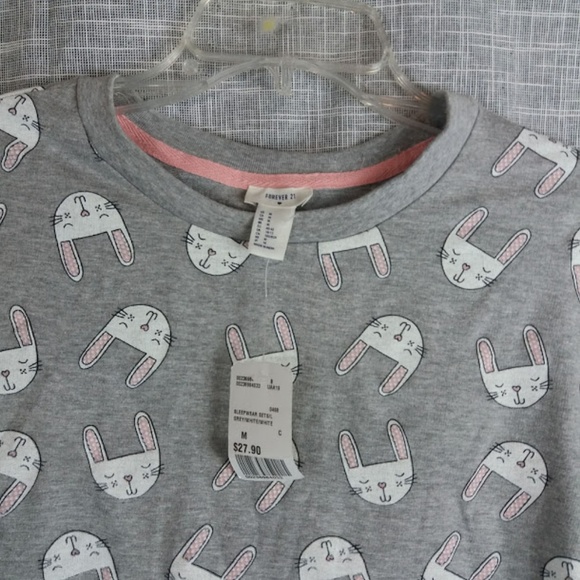NWT Forever 21 Bunny Rabbit Lounge Shirt Medium - Picture 2 of 3